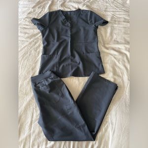 Mandala Scrubs - Pewter Small 6 Pocket Top, Small PETITE 9 Pocket Cargos